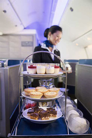 Dessert cart © UNITED AIRLINES